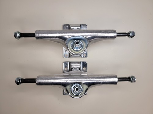 Skateboard trucks - 5.5",
